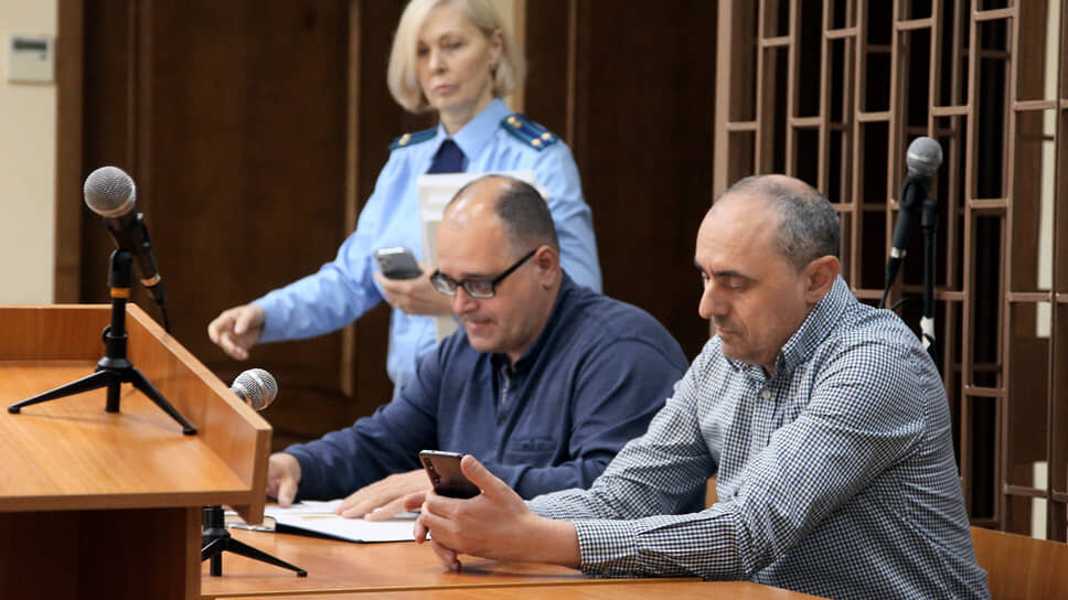 Сатиш Кумар Калра (справа на фото) не согласен с прокурором в тяжести обвинения.📷Фото: Роман Яровицын / Коммерсантъ