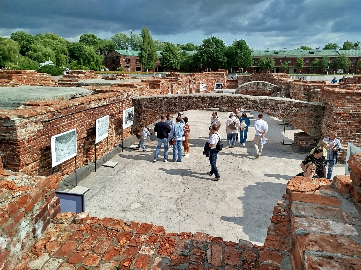 фото автора/руины "Белого дворца" в Брестской крепости