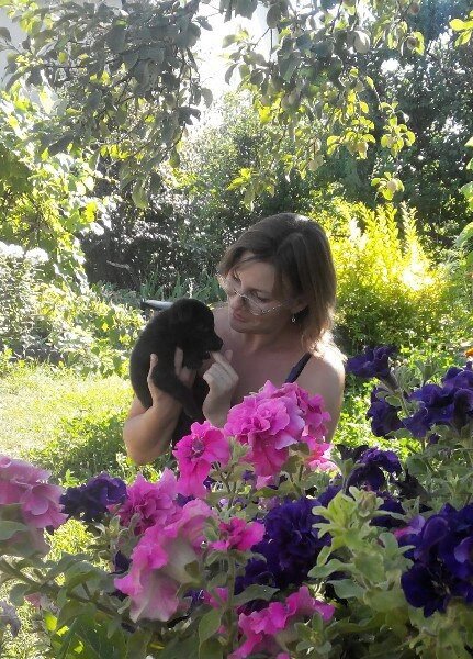 Любимый Шурик:) Мы нашли его в июле 2015-го года. Это был крошечный пушистый комочек, который прятал носик на моем плече, а во время игр пытался ухватить меня за пальчик:) 