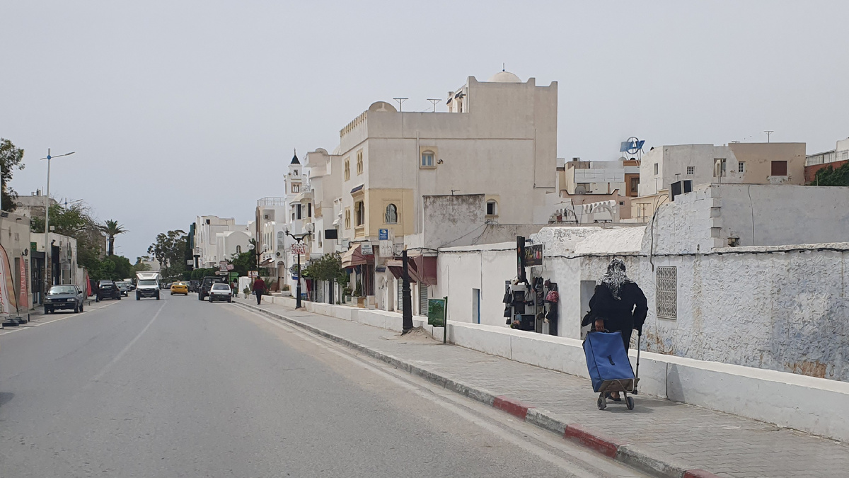 Ещё одна типичная тунисская улица