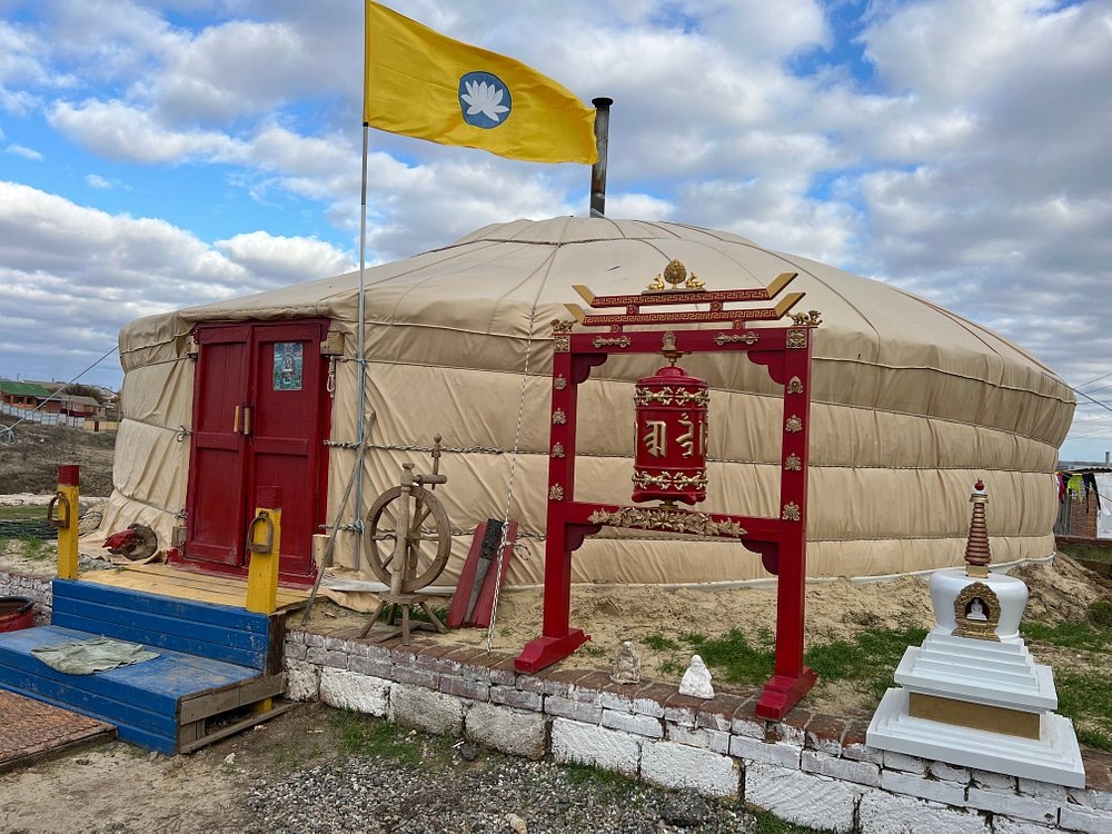 https://www.tripadvisor.ru/Attraction_Review-g1207892-d23383479-Reviews-Camel_Island_Verblyuzhiy_Ostrov-Elista_Republic_of_Kalmykia_Southern_District.html
