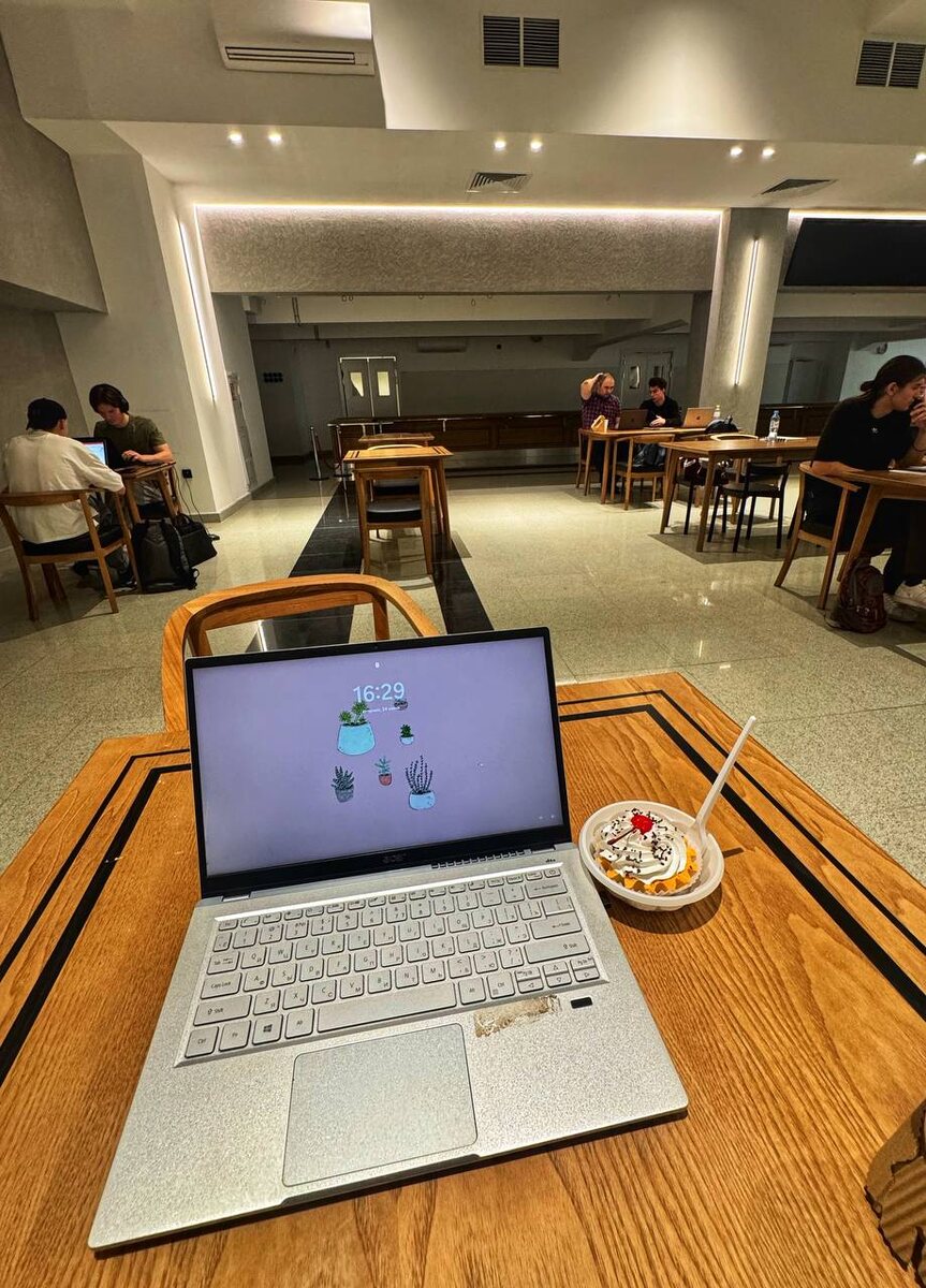 В одном из буфетов.