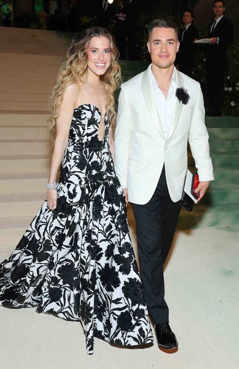    Эллисон Уильямс познакомилась с Александром Дреймоном на съемках фильмаСоцсети