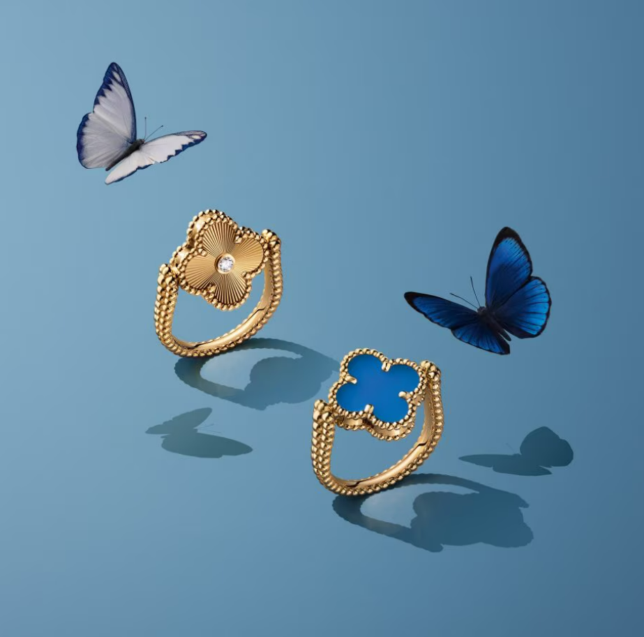 Мотив Alhambra®, символизирующий удачу, воплощает позитивный взгляд на мир, присущий Van Cleef & Arpels