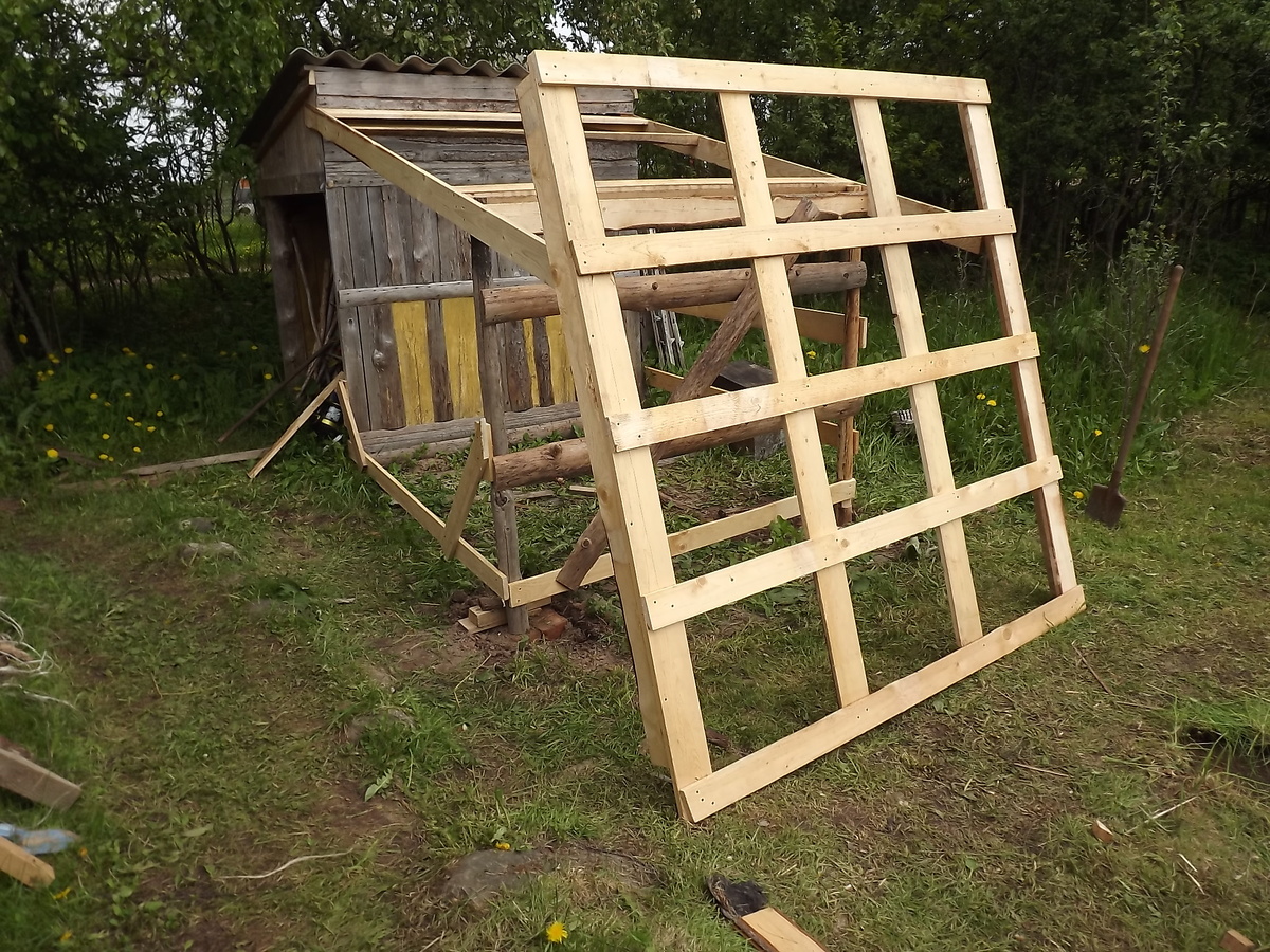 Навес с разработанной моим инженерным гением (сарказм) крышей