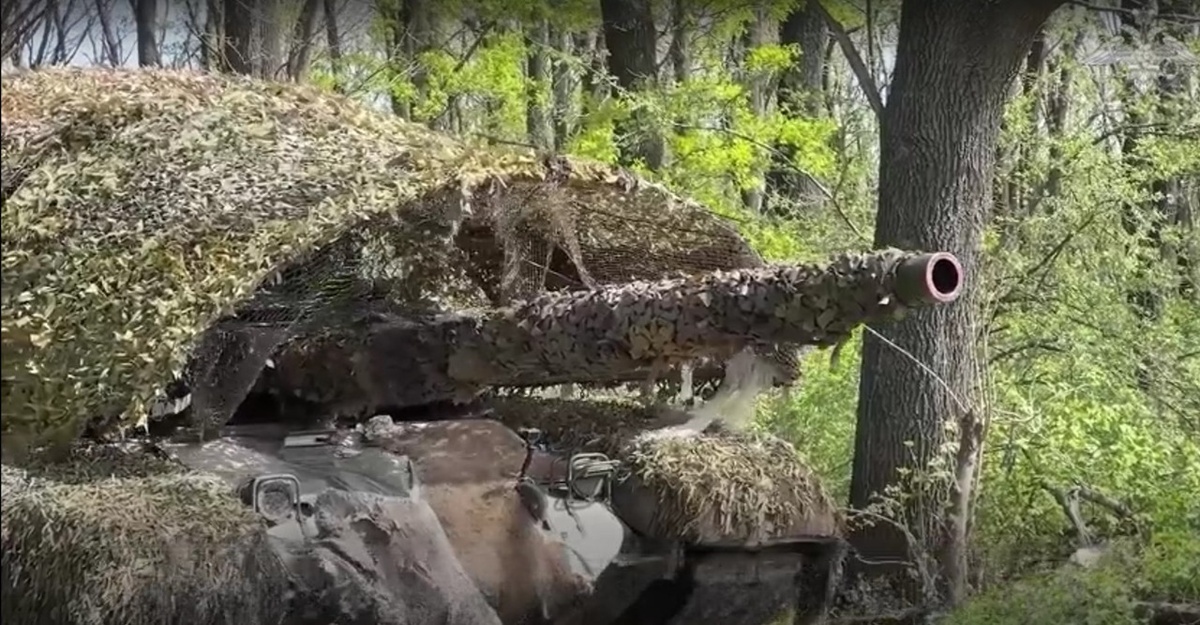   Т-72Б3М с антидроновым козырьком нового типа