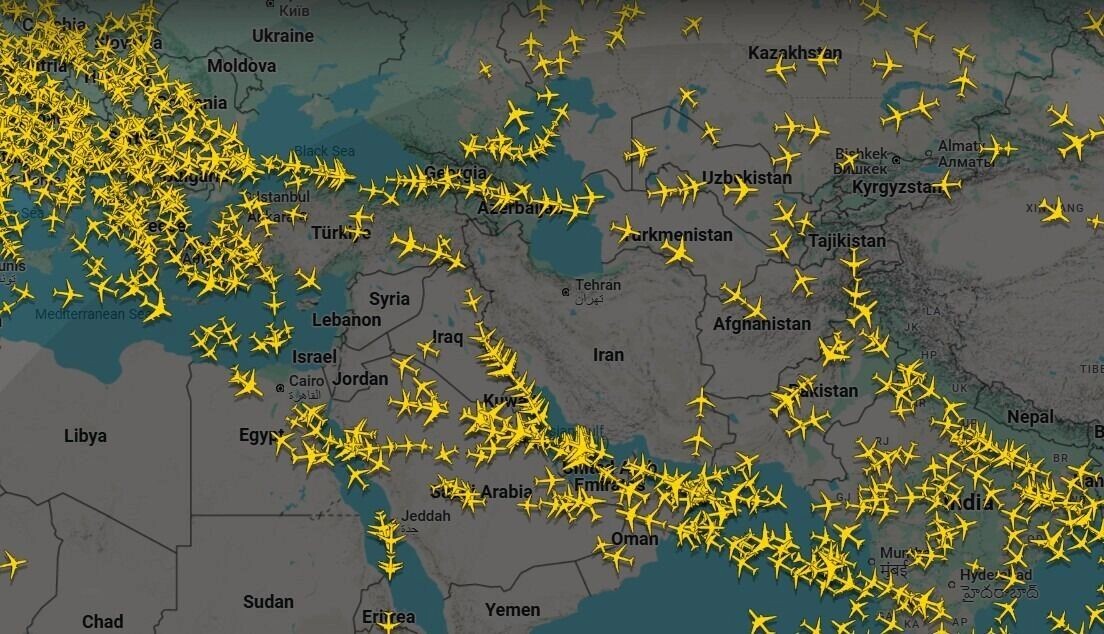 Flightradar24 фиксировал пролеты только на востоке Ирана, где было открыто воздушное пространство. Запрет на полеты пока сохраняется на юге, западе и севере страны. Фото: Flightradar24.com