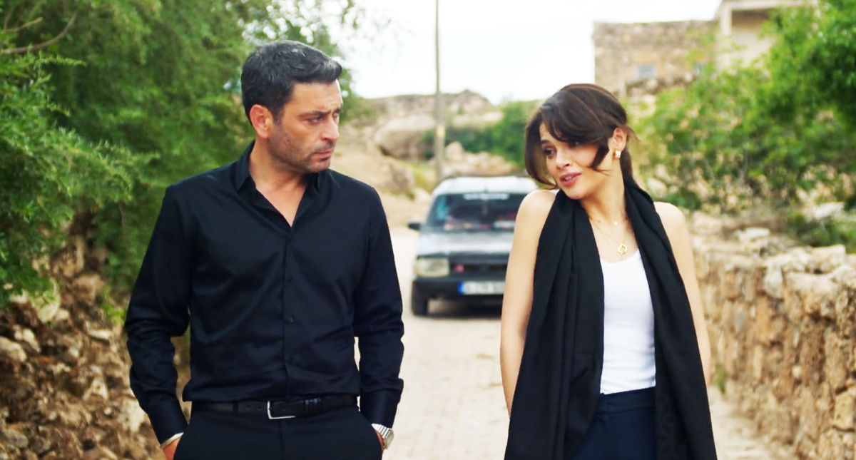 Скрин с экрана. Сериал "Далекий город", 26 серия