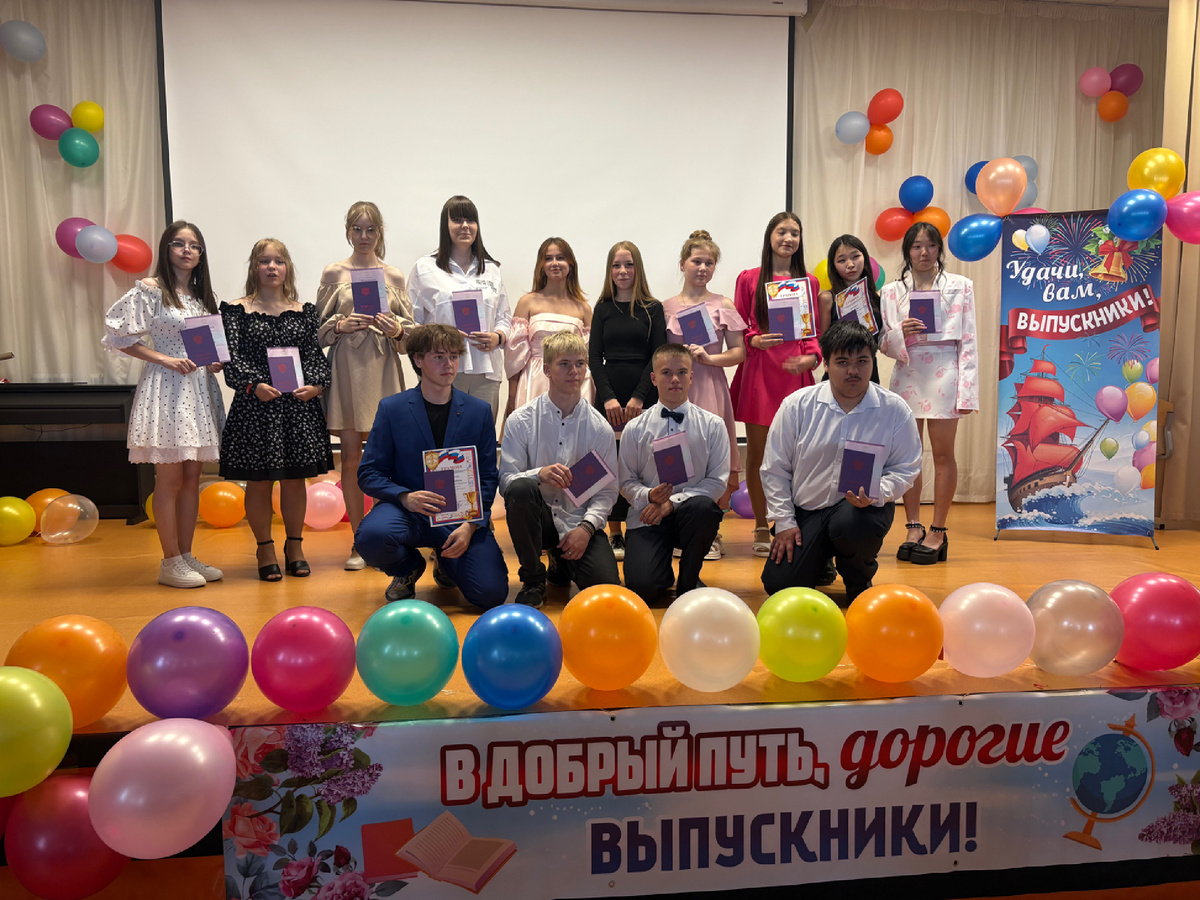 Из 27 аттестаты получили только 14 человек.