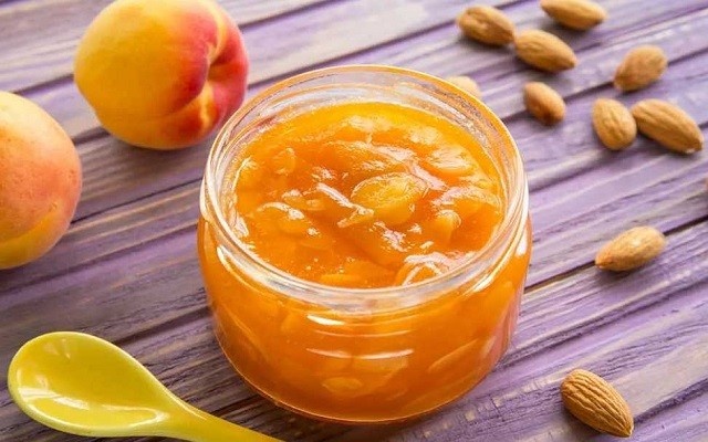 Рецепты заготовки вкусного варенья из абрикосов на зиму, без косточек и с ядрышками