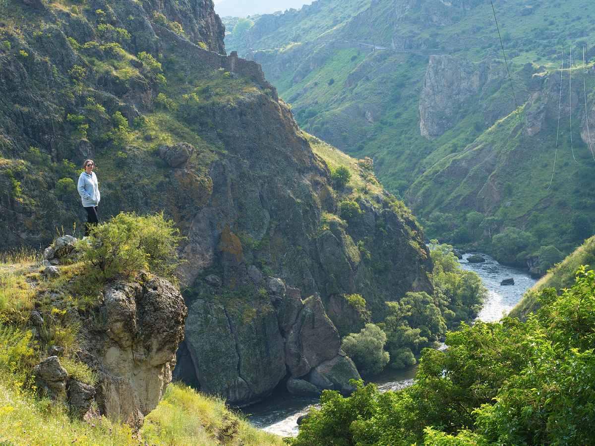 У реки Кура неподалеку от Вардзии, Грузия