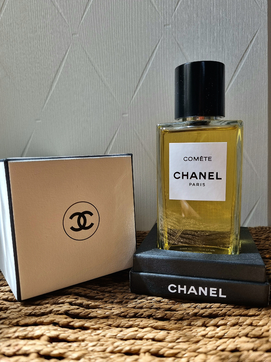 Фото автора. Верхние ноты: Цветок вишни, Альдегиды
Средние ноты: Ирис, Гелиотроп
База: Мускус