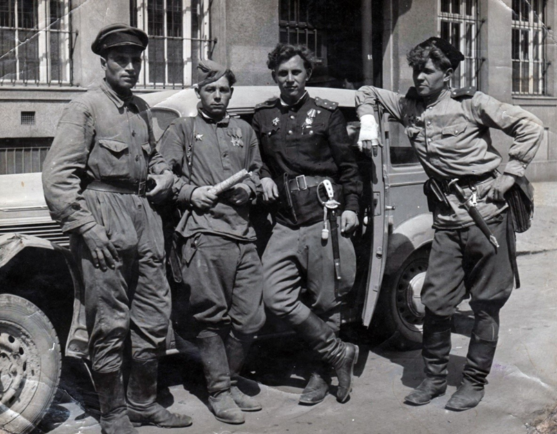 Будущие участники парада от казаков