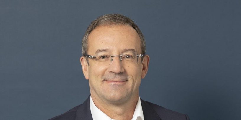 На фото из открытых источников: Жан-Франсуа Фаллахер (Jean-François Fallacher), сменивший в мае 2025 года прежнего генерального директора Eutelsat Еву Бернеке (Eva Berneke).