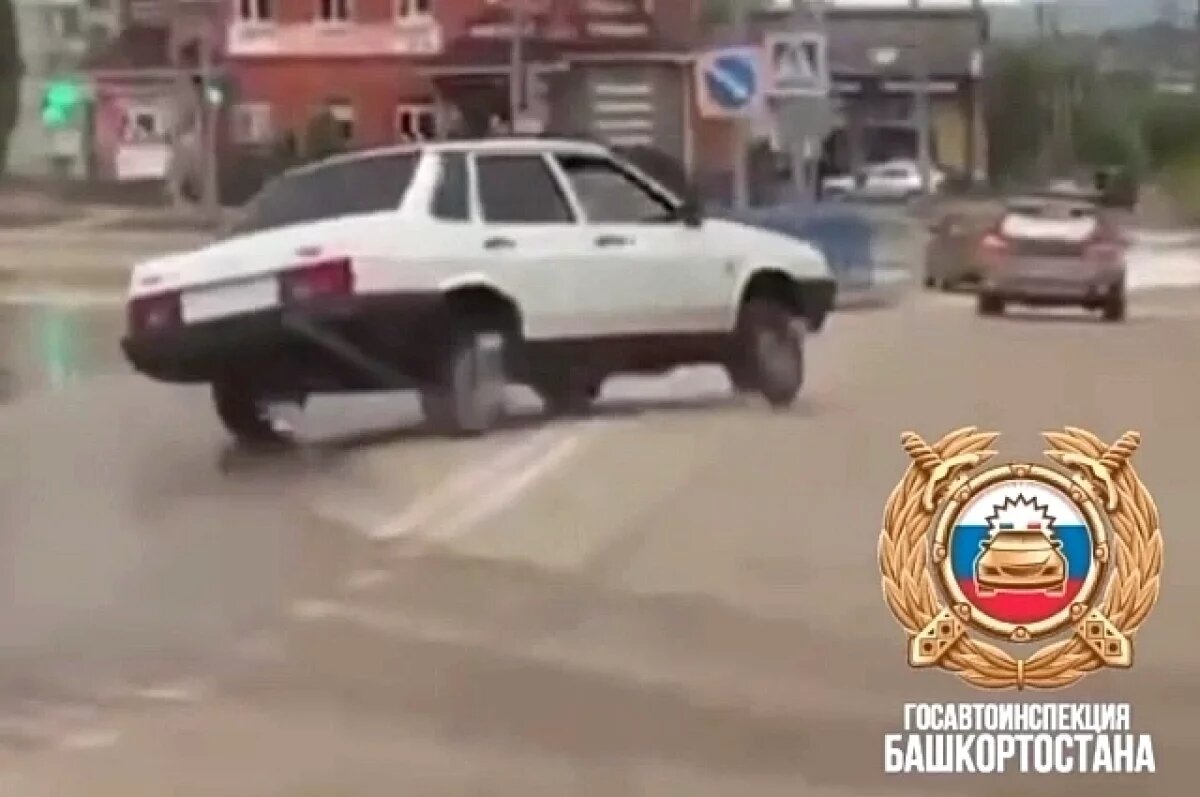    За дрифт на дороге 18-летний водитель в Башкирии получил 4 штрафа