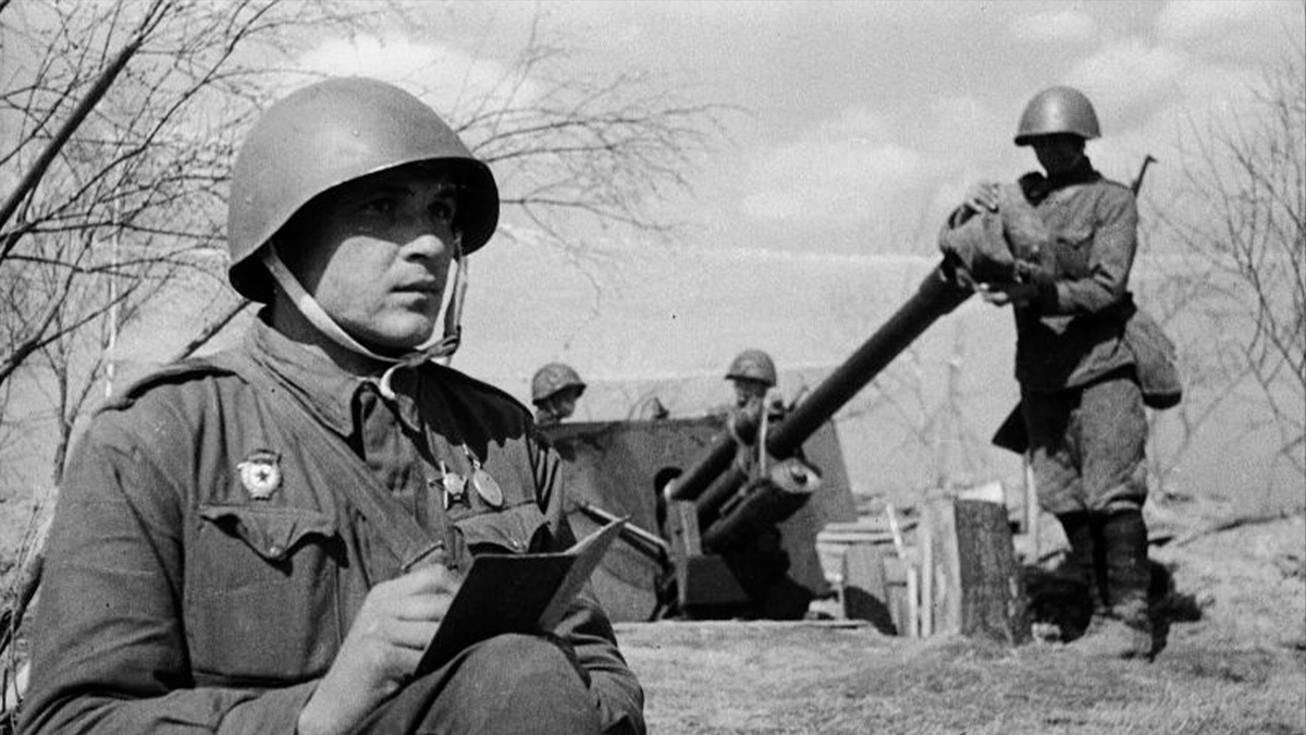 Командир орудия ЗиС-3 28-го артполка. Источник waralbum.ru