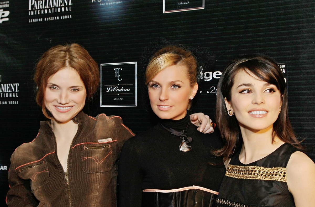    Группа «Фабрика» в 2009 году: Ира Тонева, Саша Савельева, Сати Казанова