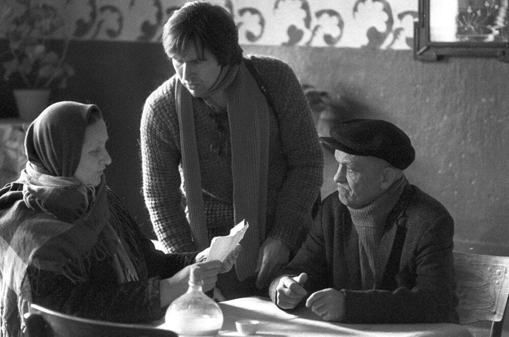    Кинорежиссер Валерий Павлович Рыбарев (в центре) на съемках художественного фильма «Чужая вотчина». Киностудия «Беларусьфильм», 1982 год. Фото: РИА Новости/ Шуба