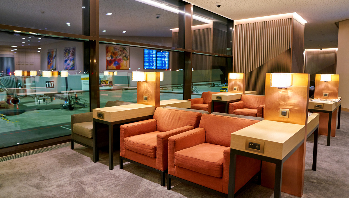     Фото: Sorbis/Shutterstock/FOTODOM Бизнес-зал в аэропорту Шереметьево