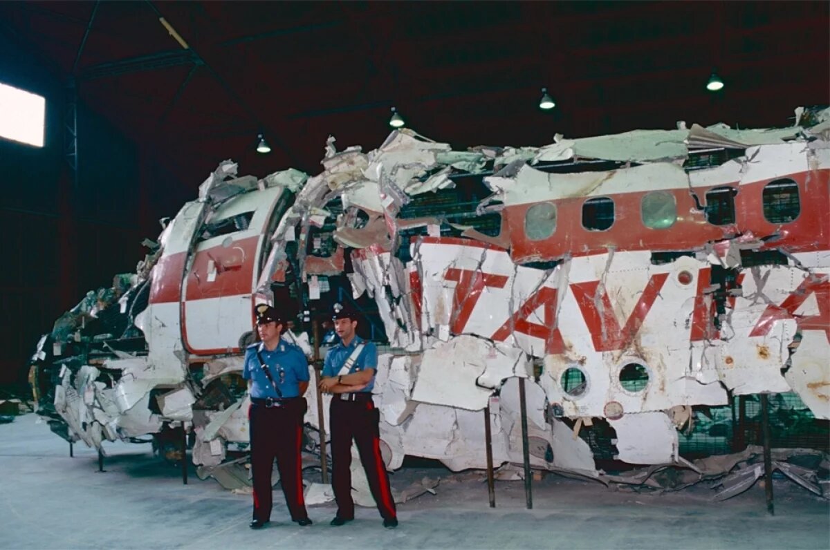    Часть самолета Douglas DC-9 Itavia, рейс 870 в Устику.