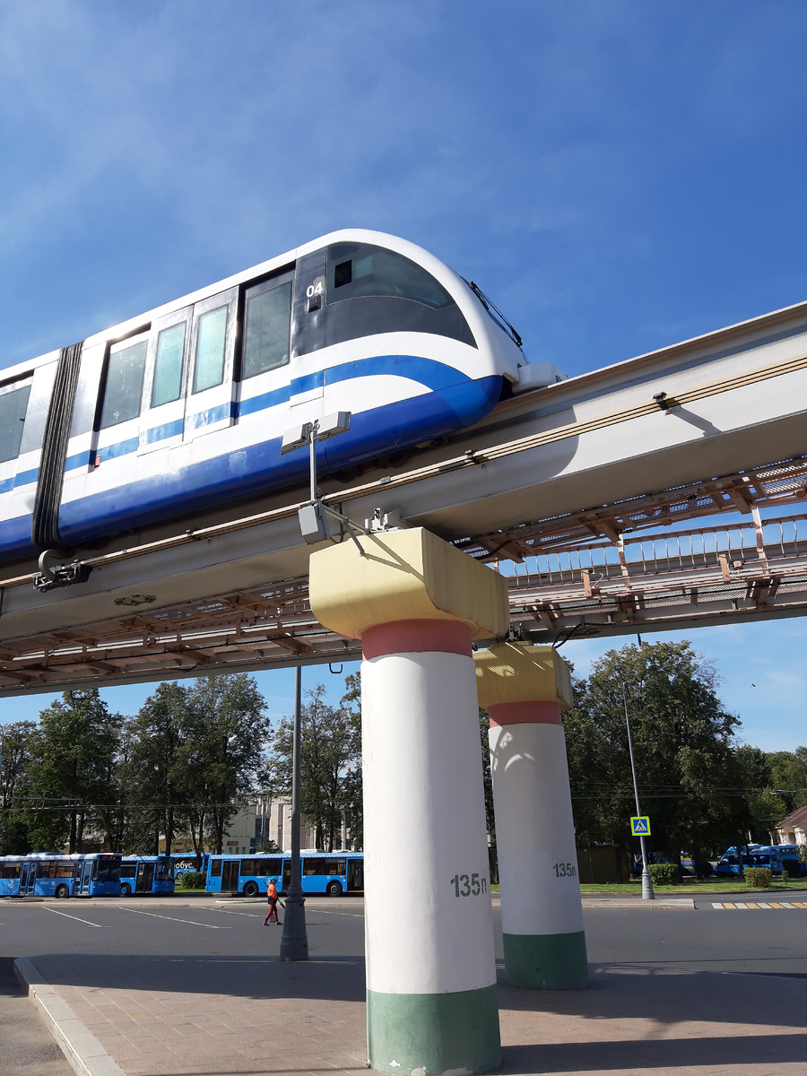 Монорельс еще в работе. Фото автора из книги "Наше дорогое метро"