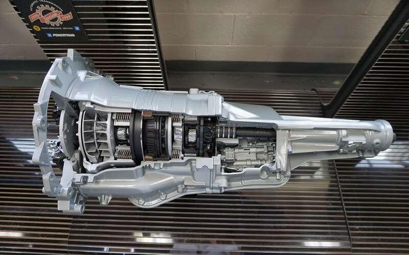    Автомат, названный Hydra-Matic, сочетал гидромуфту с четырехступенчатой планетарной коробкой, управляемой гидравлическим устройством.