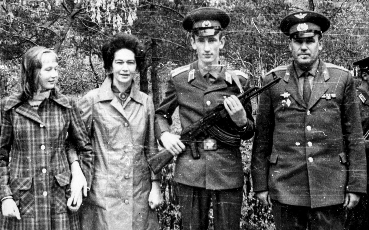 Валерий Анатольевич Бурков с родными. Фото из открытых источников интернет