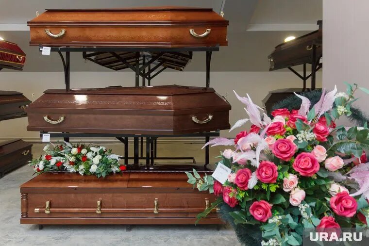 Курганские чиновники не смогли закупить партию элитных гробов на 1,2 млн рублей. Фото: Илья Московец © URA.RU