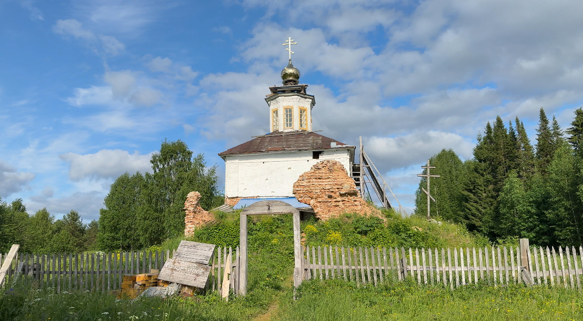 Троицкая церковь в селе Говорливом
