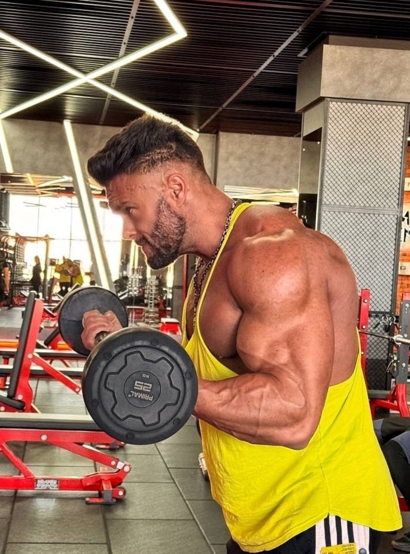    Путь в бодибилдинг для Александра Дьяконова начался с желания подражать американским культуристам Фото: Личный архив Александра Дьяконова