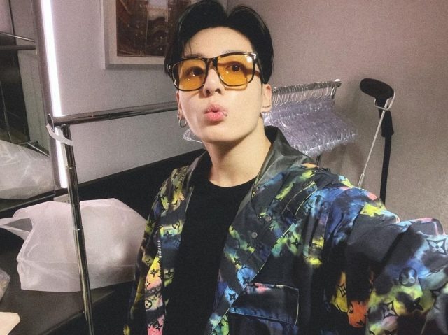    Джон Кук. социальные сети