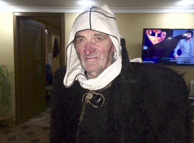 Отец Адамыра - Виктор Джениа