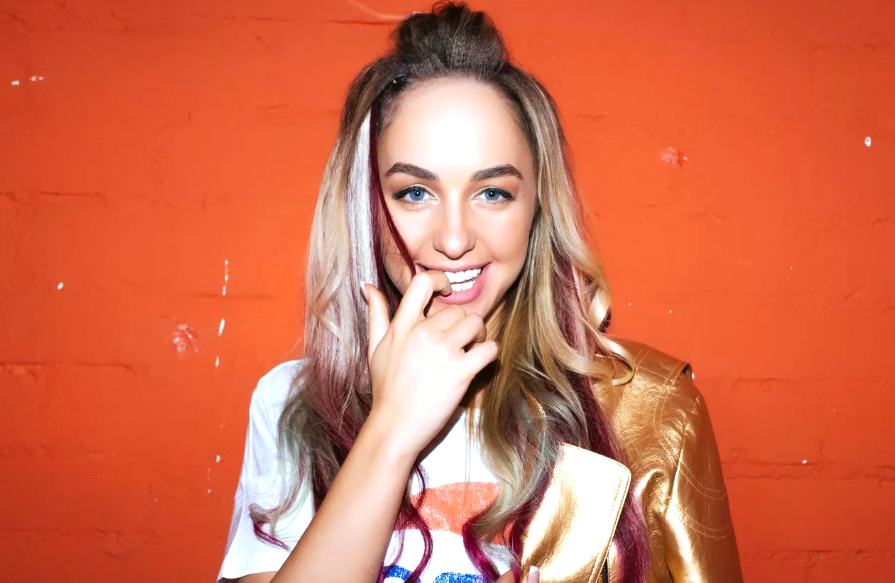 на фото Мари Краймбрери