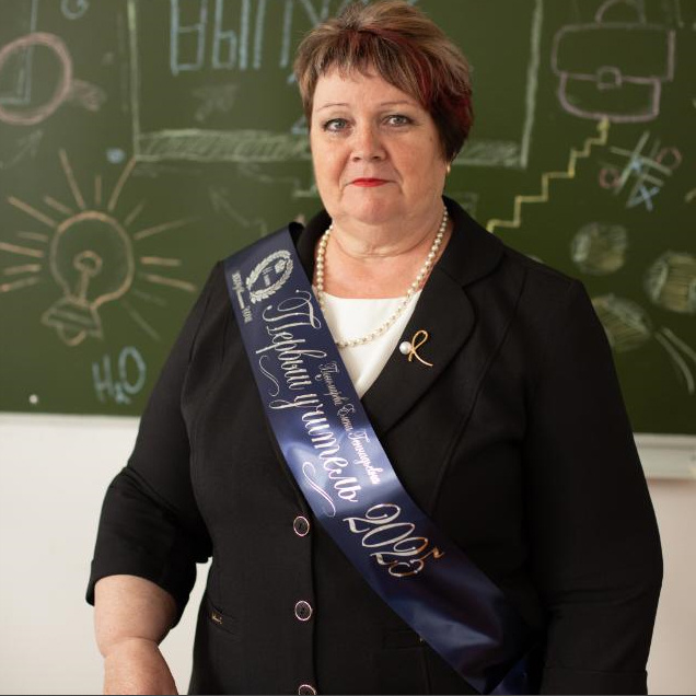      Елена Геннадьевна Пономарева из Волошино. Педагог начальных классов Волошинской школы на протяжении многих лет автор ярких, запомнившихся материалов о людях и событиях села. Редакция газеты "Наш край"