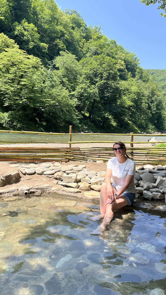 Платный «бассейн» с горячей термальной водой