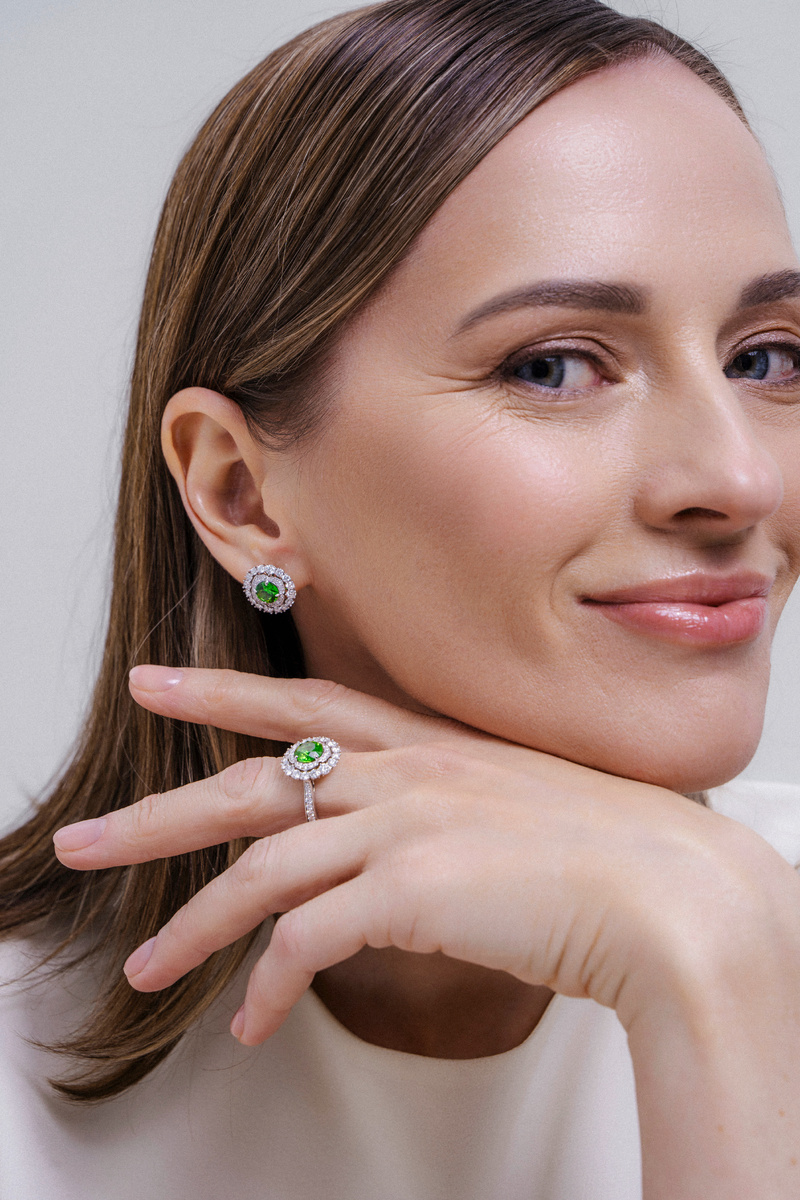 Кольцо и пусеты Демантоиды