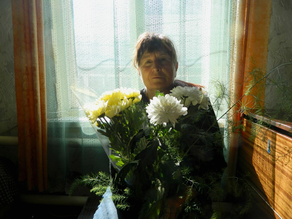 На фото мама в день своего рождения, 2022 г.