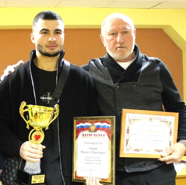 Магомед Вашаев со своим опытным тренером – Владимиром Анатольевичем Кочневым