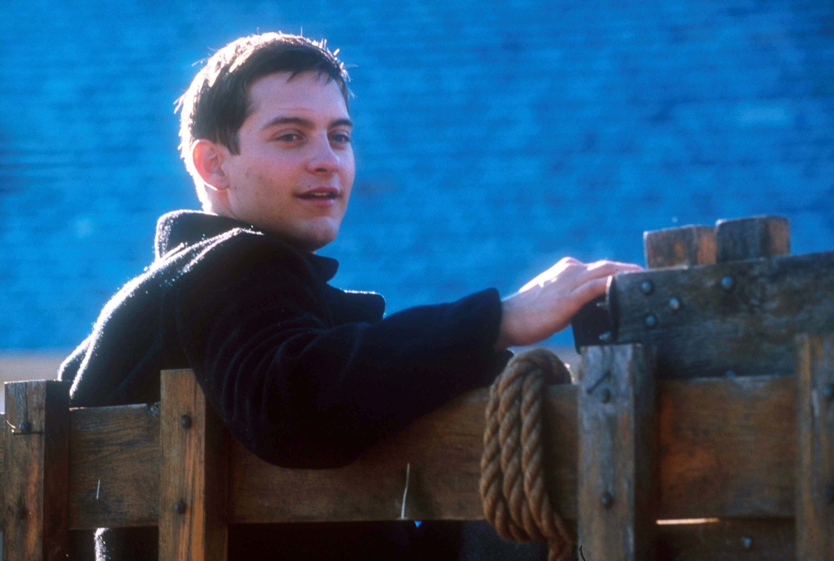    В детстве Магуайр хотел стать поваром, но мать уговорила его заняться актёрским мастерством. Чтобы он отправился в класс, где изучали актёрское мастерство и драму, она заплатила сыну $100. Но Тоби бросил школу после 9-го класса. Документы о среднем образовании он получил лишь в 25 лет / globallookpress.com / Supplied by FilmStills.net/www.filmstills.net