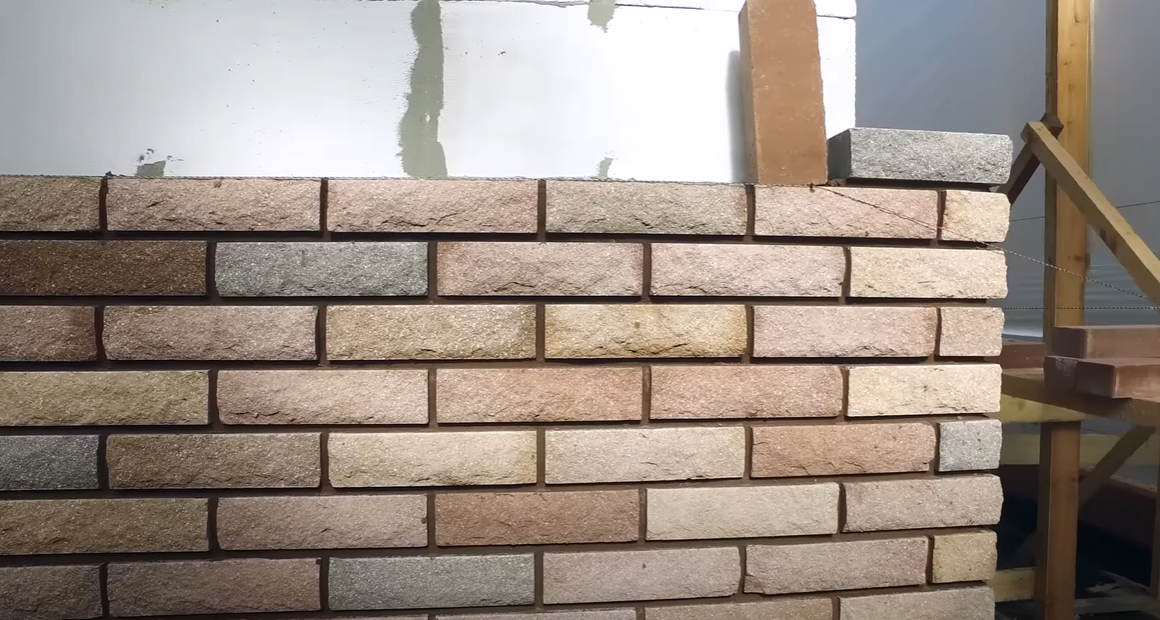 Гиперпрессованный кирпич: Наука, технологии и экспертное мравнение с другими материалами