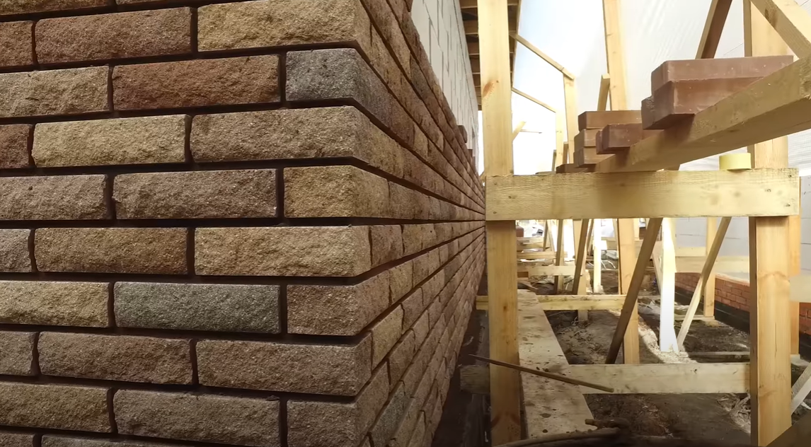 Гиперпрессованный кирпич: Наука, технологии и экспертное мравнение с другими материалами