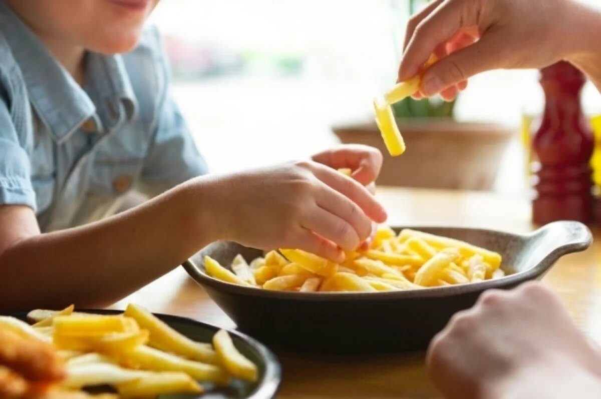    В Курской области людей в соцучреждениях кормили опасными продуктами