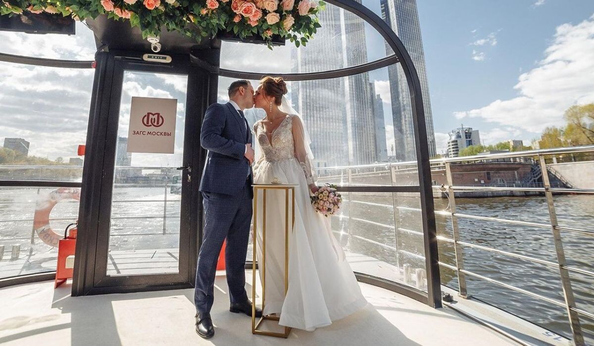     Молодожёны. Источник: mos.ru Автор фото: Пресс-служба Мэра и Правительства Москвы