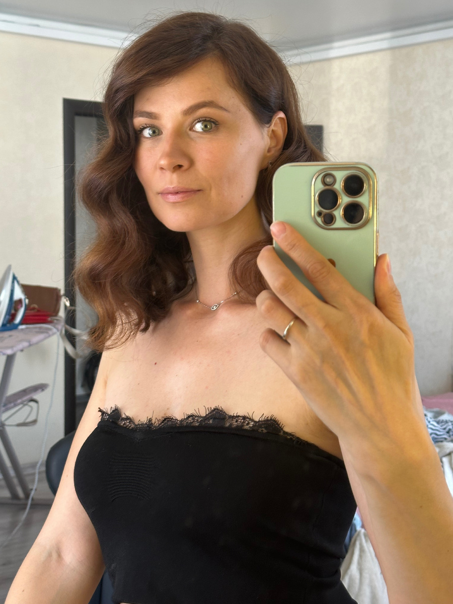 Это я прихорашиваюсь, чтобы пойти гладить белье