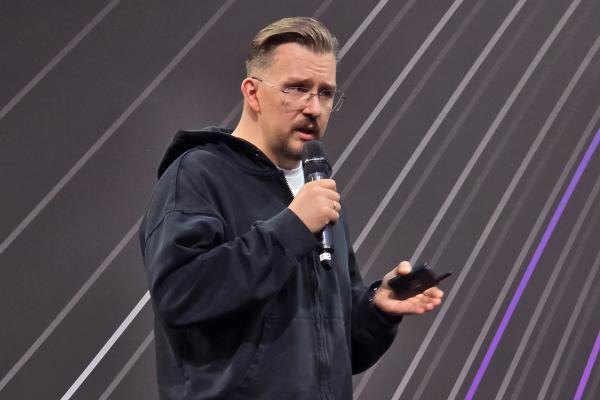 Conversations 2025. На фо­то: ди­рек­тор по про­дук­ту ро­бота Мак­са Ни­кита Ус­три­ков ("Го­сус­лу­ги", "РТ Лабс").