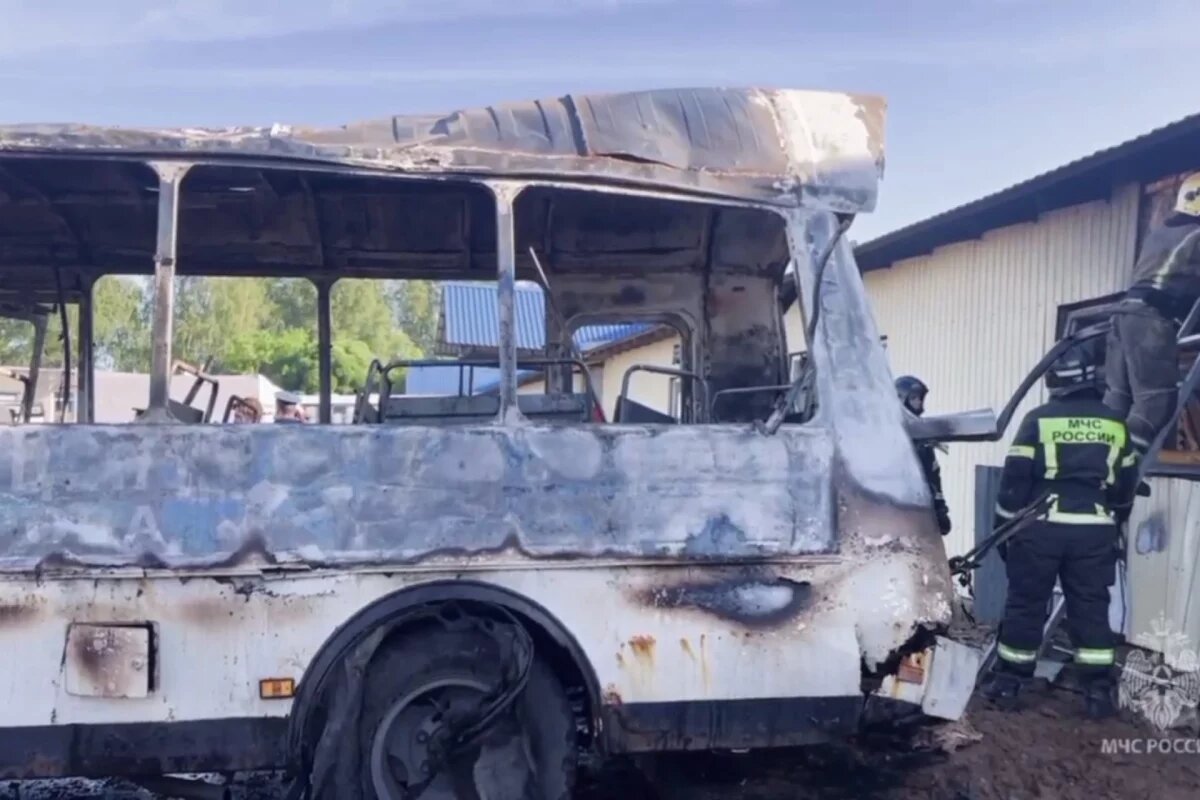    В Псковском районе горел пассажирский автобус