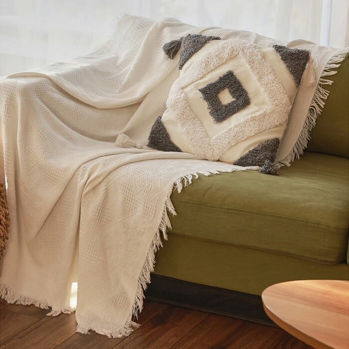 Хлопковый чехол на подушку с кисточками 