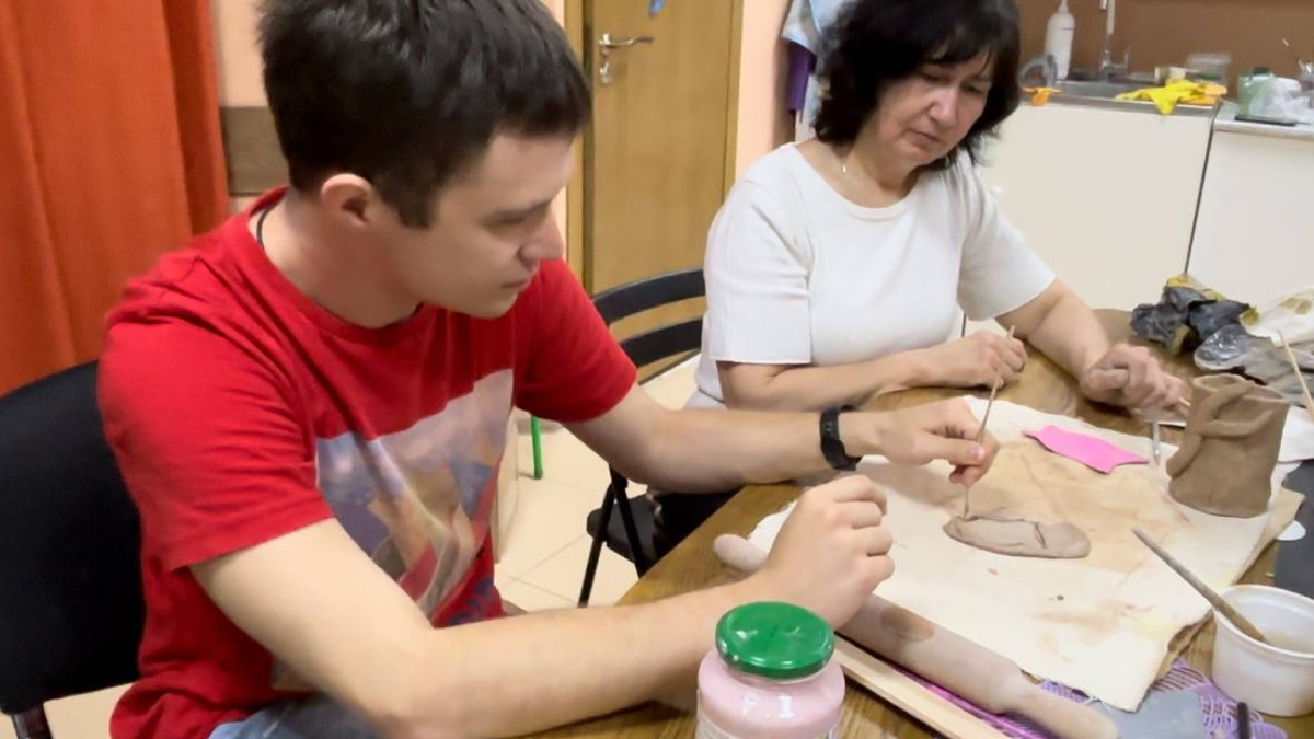 Пока строилась беседка, творческие занятия проходили в старой мастерской 