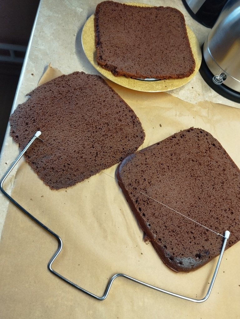 Наконец я научилать резать коржи струной.