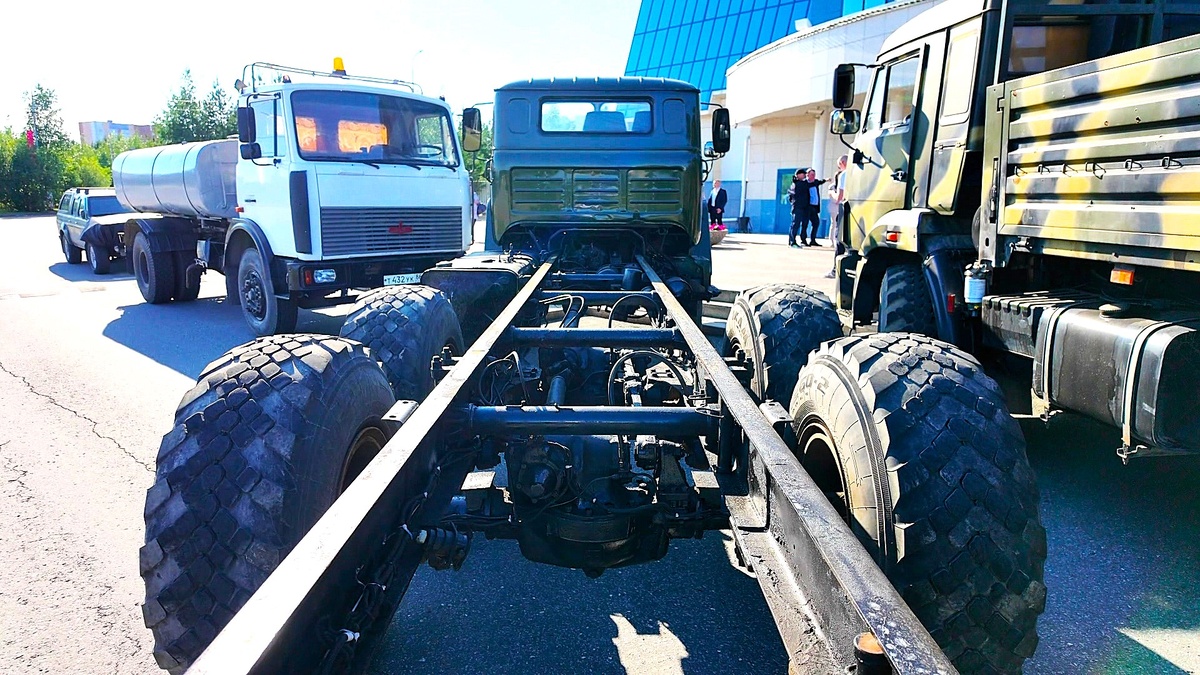    Груз за грузом. Сургут отправил бойцам крупную партию гуманитарной помощи